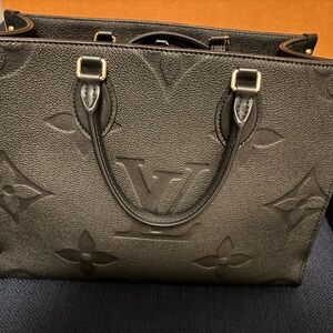 Louis Vuitton Black Leather Women's Bag -On the Go MM tote